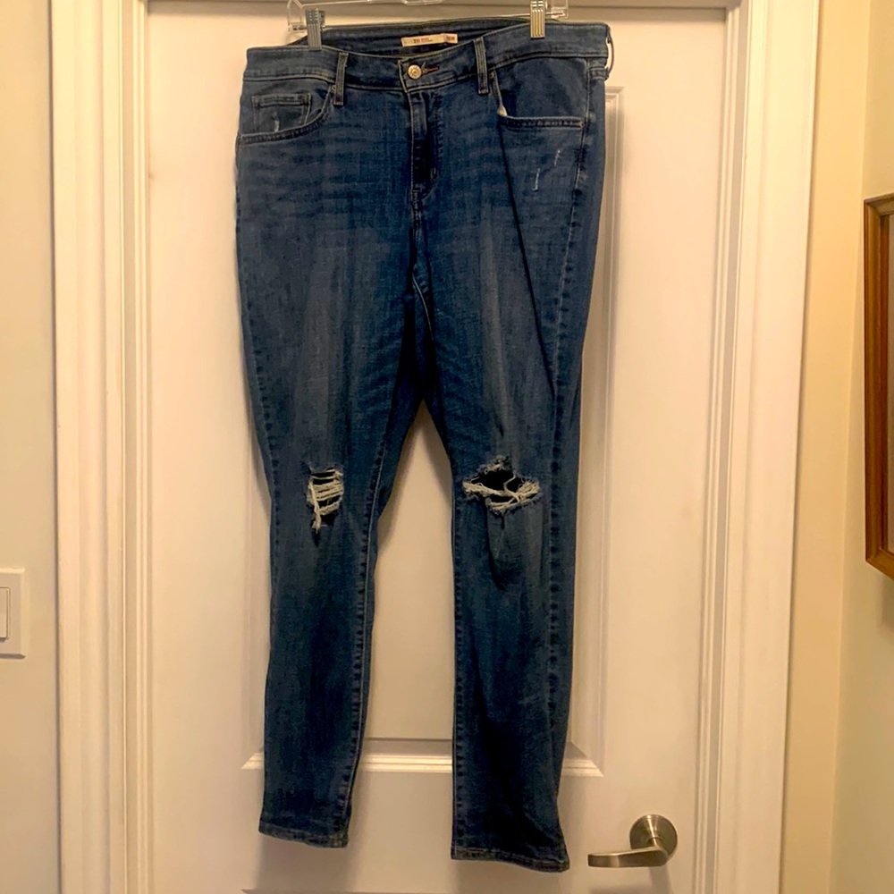 Levi distressed 711 skinny jeans